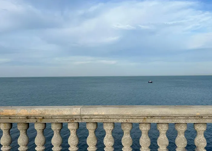 Homestay szállás Premium En Plaza Mina Minimalismo Y Confort A Pasos Del Mar Cádiz