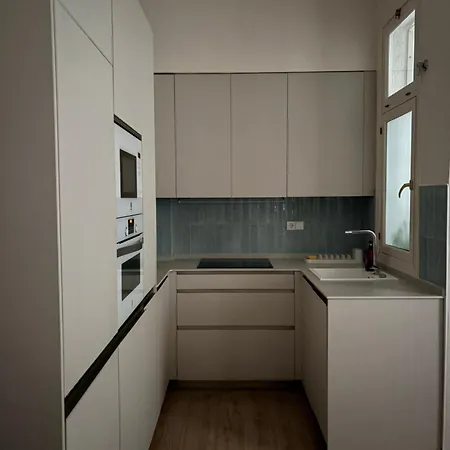 Homestay Premium En Plaza Mina Minimalismo Y Confort A Pasos Del Mar Cadiz